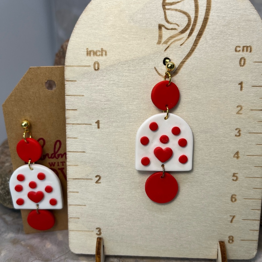 Heart patterned earrings. - Picture 2 of 3